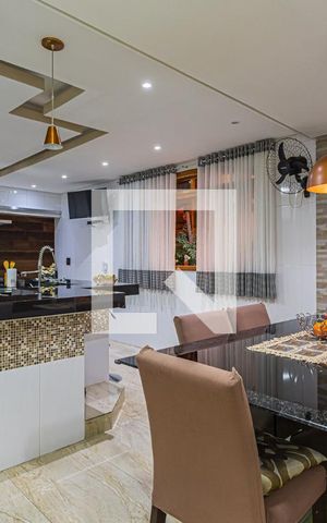 Casa à venda com 325m², 3 quartos e 2 vagas Casa à venda com 325m², 3 quartos e 2 vagasCozinha