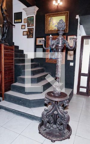 Casa à venda com 335m², 7 quartos e 2 vagas Casa à venda com 335m², 7 quartos e 2 vagasHall Elevador