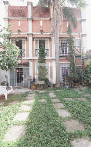 Casa à venda com 335m², 7 quartos e 2 vagas Casa à venda com 335m², 7 quartos e 2 vagasGaragem