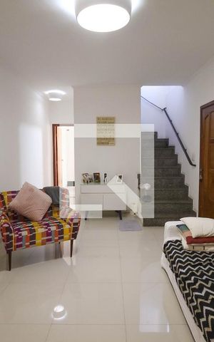 Casa à venda com 140m², 3 quartos e 2 vagasSala