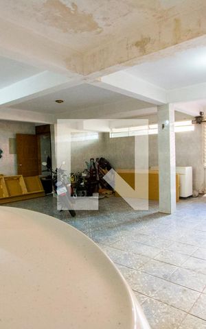Casa à venda com 5m², 3 quartos e 5 vagas Casa à venda com 5m², 3 quartos e 5 vagasGaragem