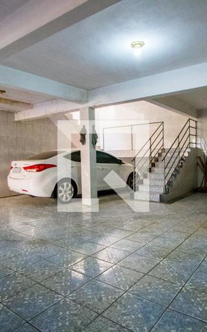 Casa à venda com 5m², 3 quartos e 5 vagas Casa à venda com 5m², 3 quartos e 5 vagasGaragem