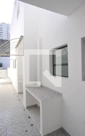 Casa para alugar com 80m², 2 quartos e sem vagaQuintal
