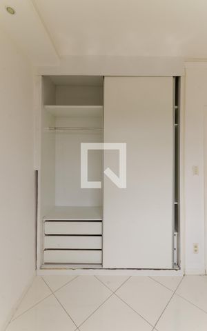 Apartamento para alugar com 76m², 3 quartos e 1 vagaQuarto 2 - Armários