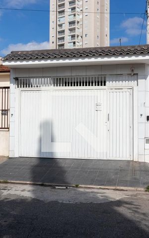 Casa à venda com 70m², 2 quartos e 2 vagasFachada