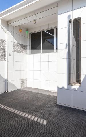 Casa à venda com 70m², 2 quartos e 2 vagasGaragem