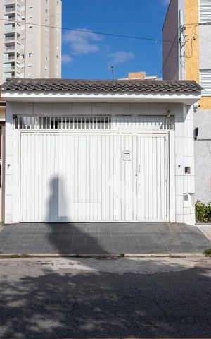 Casa à venda com 70m², 2 quartos e 2 vagasFachada