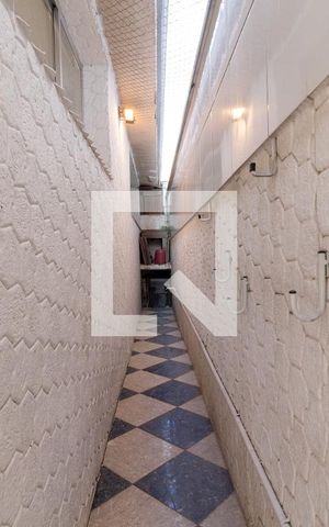 Casa à venda com 70m², 2 quartos e 2 vagasCorredor Lateral