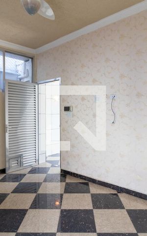 Casa à venda com 70m², 2 quartos e 2 vagasSala