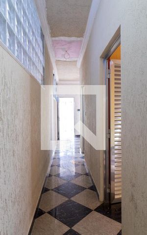 Casa à venda com 70m², 2 quartos e 2 vagasCorredor dos Quartos