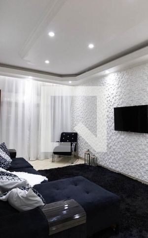 Casa à venda com 250m², 3 quartos e 2 vagas Casa à venda com 250m², 3 quartos e 2 vagasSala