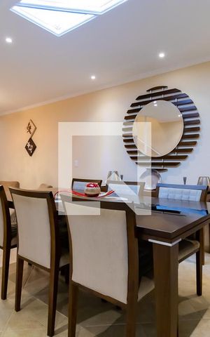 Casa à venda com 172m², 3 quartos e 3 vagas Casa à venda com 172m², 3 quartos e 3 vagasSala