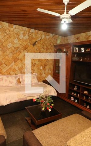 Casa à venda com 250m², 4 quartos e 3 vagasSala de TV / Quarto