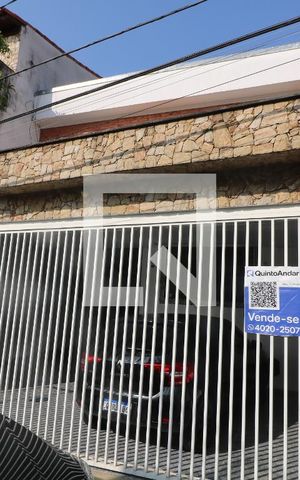Casa à venda com 250m², 4 quartos e 3 vagasFachada