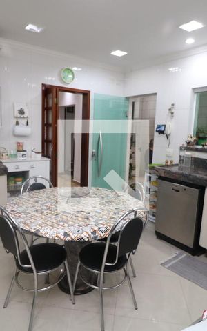 Casa à venda com 250m², 4 quartos e 3 vagasCozinha