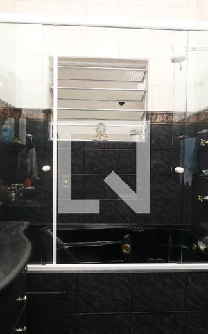 Casa à venda com 250m², 4 quartos e 3 vagasBanheiro 2