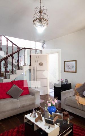 Casa à venda com 213m², 3 quartos e 2 vagas Casa à venda com 213m², 3 quartos e 2 vagasSala