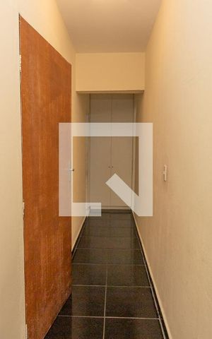 Casa à venda com 258m², 4 quartos e 2 vagas Casa à venda com 258m², 4 quartos e 2 vagasCorredor