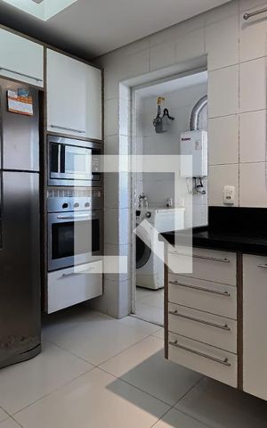 Apartamento à venda com 132m², 3 quartos e 2 vagas Apartamento à venda com 132m², 3 quartos e 2 vagasCozinha