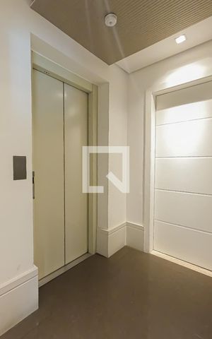Apartamento à venda com 132m², 3 quartos e 2 vagas Apartamento à venda com 132m², 3 quartos e 2 vagasHall social
