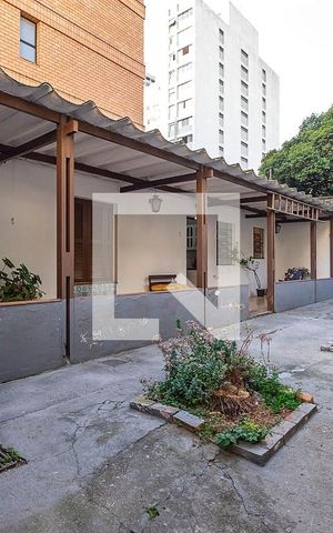 Casa à venda com 500m², 4 quartos e 3 vagas Casa à venda com 500m², 4 quartos e 3 vagasQuintal