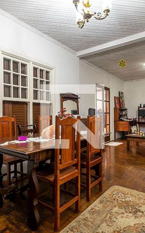 Casa à venda com 500m², 4 quartos e 3 vagas Casa à venda com 500m², 4 quartos e 3 vagasCasa 2 - Sala