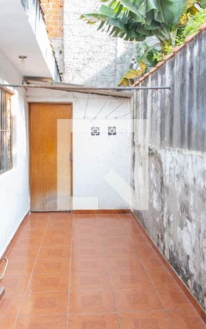 Casa à venda com 40m², 1 quarto e sem vagaQuintal