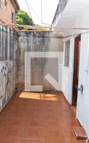 Casa à venda com 40m², 1 quarto e sem vagaQuintal