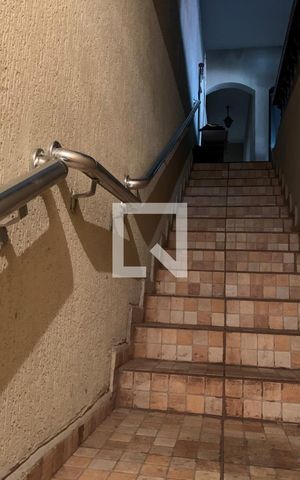 Casa de condomínio à venda com 800m², 2 quartos e 6 vagas Casa de condomínio à venda com 800m², 2 quartos e 6 vagasEscada entrada
