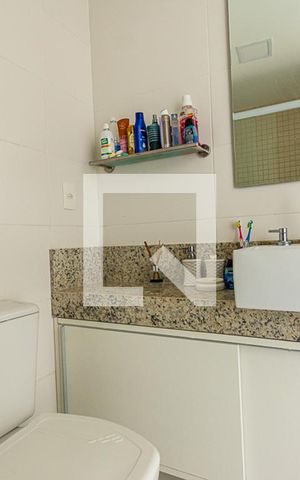 Apartamento à venda com 200m², 3 quartos e 3 vagas Apartamento à venda com 200m², 3 quartos e 3 vagasBanheiro do Quarto 2
