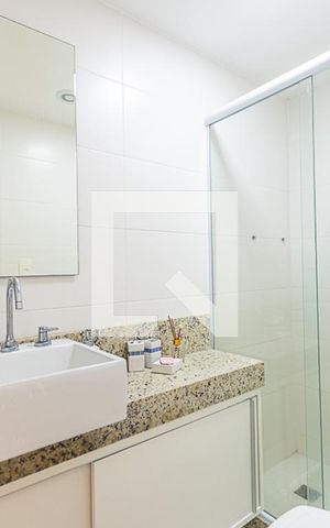 Apartamento à venda com 200m², 3 quartos e 3 vagas Apartamento à venda com 200m², 3 quartos e 3 vagasBanheiro do Quarto 2