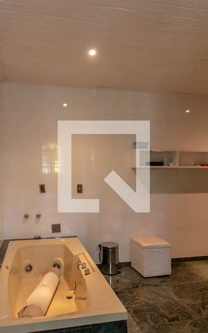 Casa à venda com 513m², 4 quartos e 6 vagas Casa à venda com 513m², 4 quartos e 6 vagasBanheiro da Suíte 4
