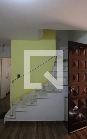Casa à venda com 110m², 3 quartos e 2 vagasSala