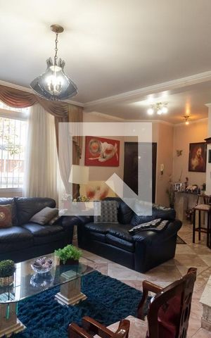 Casa à venda com 400m², 3 quartos e 3 vagas Casa à venda com 400m², 3 quartos e 3 vagasSala