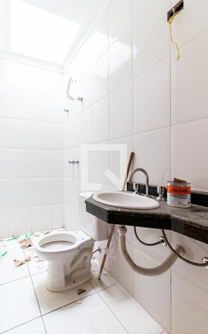 Casa à venda com 102m², 3 quartos e 2 vagas Casa à venda com 102m², 3 quartos e 2 vagasBanheiro