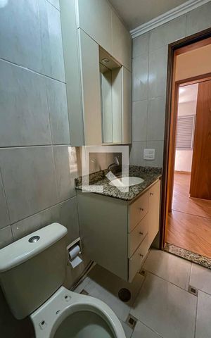 Apartamento à venda com 56m², 2 quartos e 1 vaga Apartamento à venda com 56m², 2 quartos e 1 vagaBanheiro