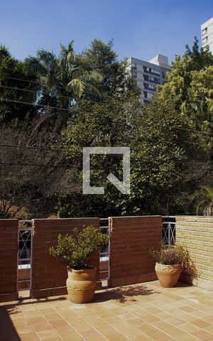 Casa à venda com 206m², 3 quartos e 2 vagas Casa à venda com 206m², 3 quartos e 2 vagasVista