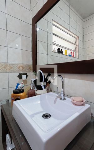 Casa à venda com 300m², 4 quartos e 2 vagas Casa à venda com 300m², 4 quartos e 2 vagasBanheiro