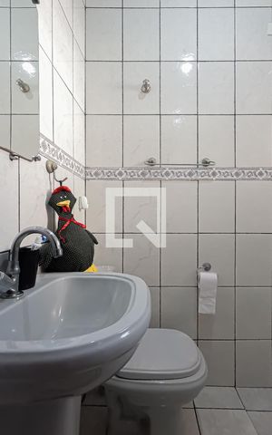 Casa à venda com 300m², 4 quartos e 2 vagas Casa à venda com 300m², 4 quartos e 2 vagasBanheiro da Suíte