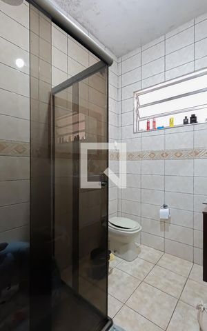 Casa à venda com 300m², 4 quartos e 2 vagas Casa à venda com 300m², 4 quartos e 2 vagasBanheiro