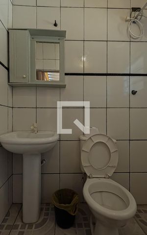 Casa à venda com 300m², 4 quartos e 2 vagas Casa à venda com 300m², 4 quartos e 2 vagasBanheiro de Serviço