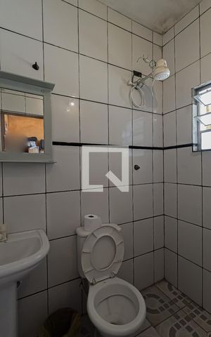 Casa à venda com 300m², 4 quartos e 2 vagas Casa à venda com 300m², 4 quartos e 2 vagasBanheiro de Serviço