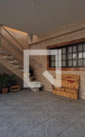 Casa à venda com 300m², 4 quartos e 2 vagas Casa à venda com 300m², 4 quartos e 2 vagasGaragem