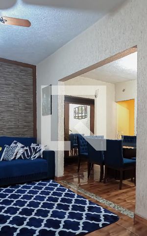 Casa à venda com 300m², 4 quartos e 2 vagas Casa à venda com 300m², 4 quartos e 2 vagasSala
