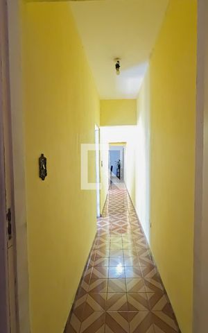 Casa à venda com 300m², 4 quartos e 2 vagas Casa à venda com 300m², 4 quartos e 2 vagasCorredor