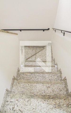 Casa à venda com 415m², 4 quartos e 6 vagasescada acesso sala