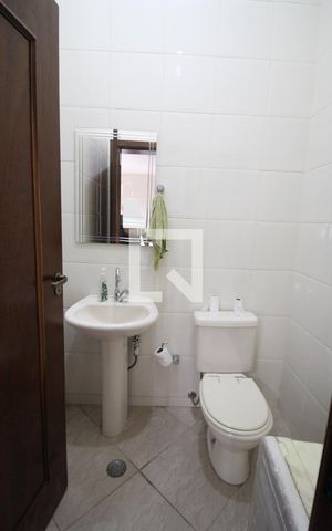 Casa à venda com 415m², 4 quartos e 6 vagasbanheiro de serviço 2