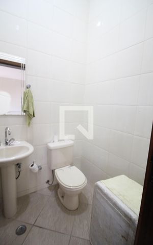 Casa à venda com 415m², 4 quartos e 6 vagasbanheiro de serviço 2
