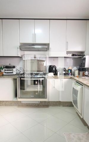Casa à venda com 415m², 4 quartos e 6 vagascozinha