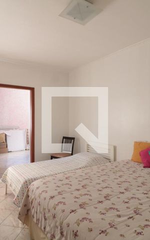 Casa à venda com 153m², 4 quartos e 2 vagasQuarto 1